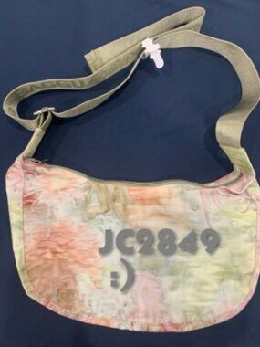 NWT & Discontinued Baggu Medium Nylon Crescent Bag - Cream/ Beige Chrysanthemum